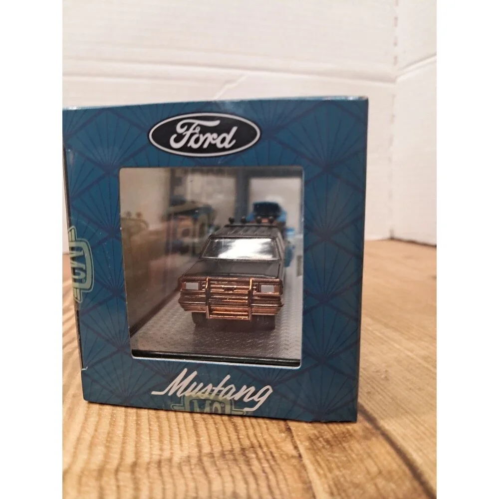 M2 Machines 1970 Ford Mustang Boss 302 & 1990 Ford F-350 Dually Hauler Chase R99